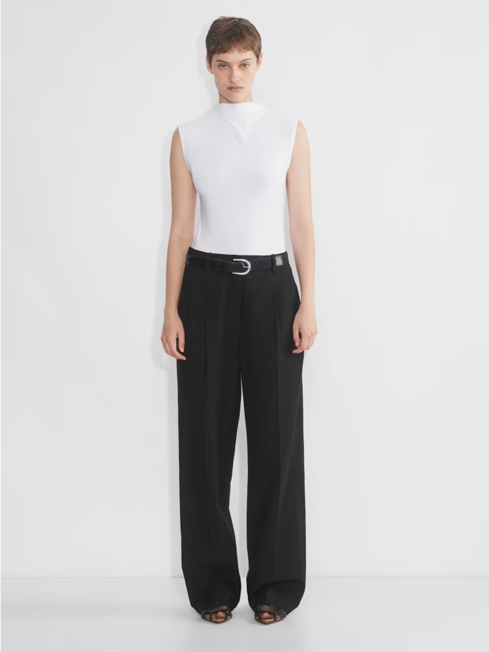 Aritzia Black The Effortless Pant Day Twill, Size 0 - Picture 3 of 16